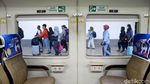 Sore Ini Ribuan Pemudik Tiba di Stasiun Pasar Senen
