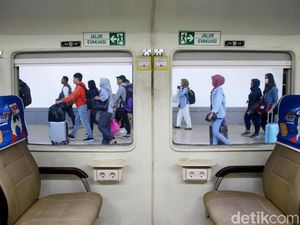 Sore Ini Ribuan Pemudik Tiba di Stasiun Pasar Senen