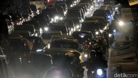 Beginilah potret kemacetan di jalur nagreg pada H+3 arus balik yang didominasi oleh kendaraan dari Jakarta.