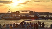 Stanley Bridge atau disebut orang Indonesia sebagai Jembatan KCB (Ketika Cinta Bertasbih) karena salah satu adegannya diambil di lokasi tersebut. Ini tempat favorit menunggu azan Magrib (Kholifatunnisa/Istimewa)