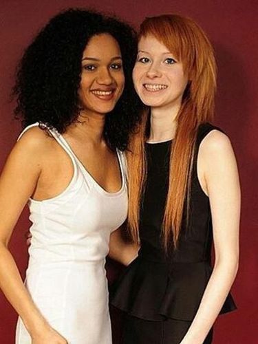 Tidak ada yang percaya jika Lucy dan Maria Aylmer adalah saudari kembar. 