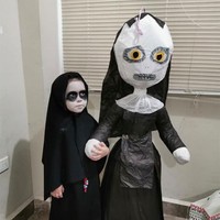 Aku tertawa terbahak-bahak ketika mendengar tema pestanya. Aku pikir dia cuma bercanda tapi ternyata Lucia benar-benar mau pesta ulang tahunnya bertema film The Nun, kata Andrea seperti dikutip dari Bored Panda. (Foto: Twitter)