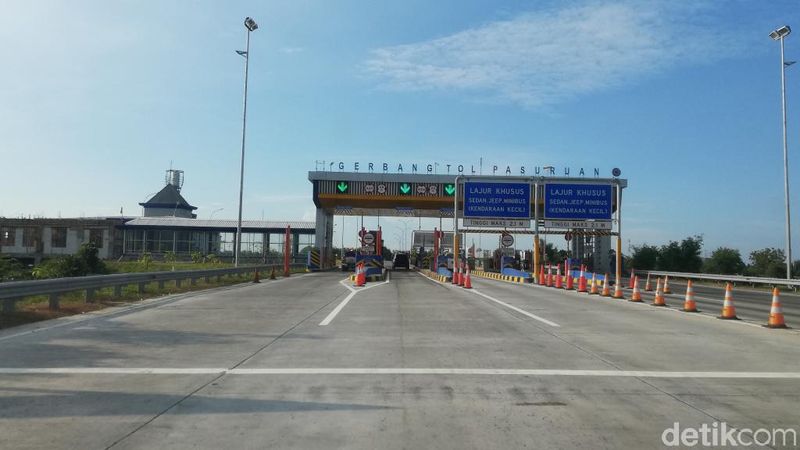 Gerbang Tol Pasuruan Tol Gempol-Pasuruan (Gempas) tampak sepi di H+4 Lebaran. Kendaraan dari kedua arah bisa melaju dengan lancar.