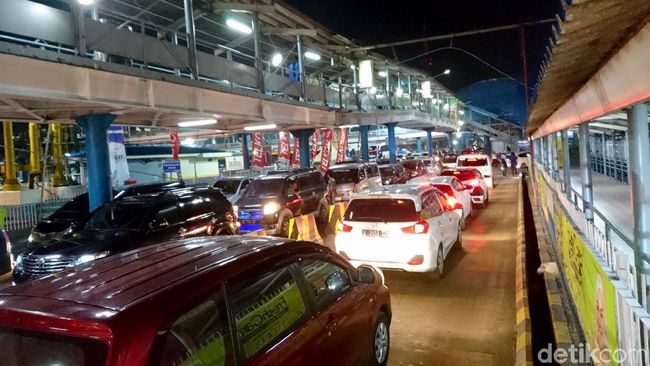 Arus Balik, Pemudik dari Sumatera Mulai Padati Merak