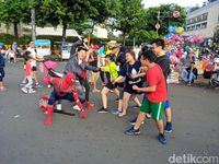 Libur Lebaran Usai, 'Spiderman' hingga 'Kuntilanak' Beraksi di Bundaran HI