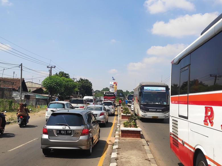 Bobby Tempuh 11 Jam dari Jakarta ke Cirebon Karena Terimbas One Way Bobby Tempuh 11 Jam dari Jakarta ke Cirebon Karena Terimbas One Way