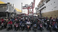 Sejumlah pemudik nampak memenuhi pelabuhan Tanjung Priok, Jakarta, Minggu (9/6/2019).