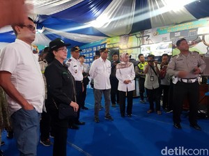 Tinjau Pos Terpadu di GT Brebes, Menhub-Menkes Cek Arus Balik via CCTV