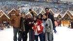 Potret Seru Momen Liburan di Trans Snow World Bekasi