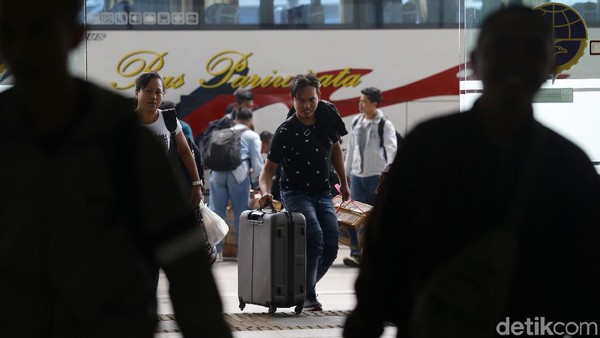Arus Balik, Pemudik Mulai Penuhi Terminal Pulo Gebang