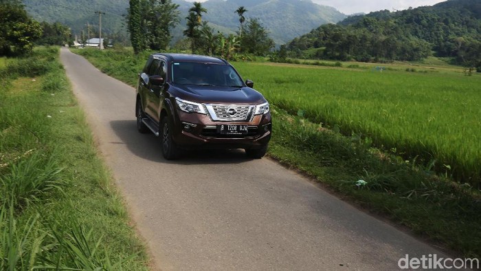 Nissan Terra Membelah Keindahan Sumatera