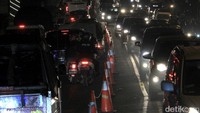 One way kendaraan dari arah Garut menuju Bandung dilakukan dengan rute perkotaan Garut hingga Lingkar Nagreg sekitar 30 Km. One way dilakukan sejak pukul 22.00 WIB hingga 2 jam ke depan.