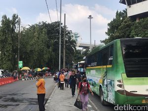 H-1 Larangan Mudik, Jumlah Penumpang di Terminal Kampung Rambutan Normal