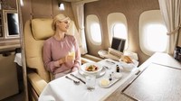 Dari Los Angeles ke Dubai, naik pesawat kelas satu maskapai Arab Emirates harganya US$ 30 ribu atau setara Rp 420 juta. Istimewa/MoneyInc.
