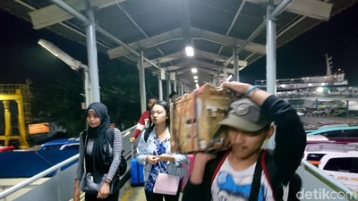 Arus Balik, Pemudik dari Sumatera Mulai Padati Merak