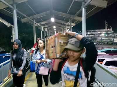 Arus Balik, Pemudik dari Sumatera Mulai Padati Merak