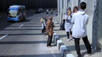 Terowong Lingkar Nagreg menjadi salah satu spot swafoto favorit yang ada di jalur selatan Nagreg, Kabupaten Bandung, Jawa Barat.