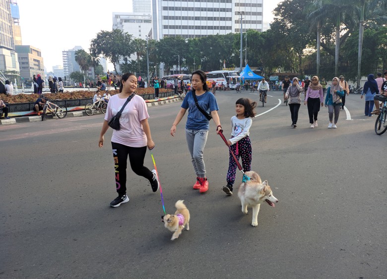 Warga Tetap Ramaikan Bundaran HI Meski Tak Ada CFD Hari Ini