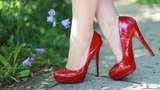 Perempuan Jepang Tolak Kewajiban Sepatu High Heels di Tempat Kerja