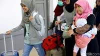 Kereta api jadi salah satu transportasi pilihan para pemudik untuk pulang ke kampung halaman. Pasalnya dengan menggunakan kereta api para pemudik tak perlu khawatir terjebak kemacetan lalu lintas saat pulang ke kampung halaman.