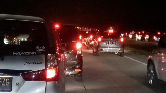 macet di jalur cirebon ke bandung