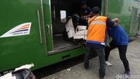 Lintas Selatan 1 meliputi Kutoarjo, Kebumen, Gombong, Kroya, Sidareja, Kiaracondong, Cimahi, Cikarang. 