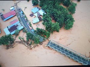 Banjir Usai Lebaran Landa Sulawesi dan Kalimantan