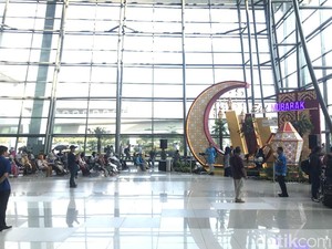 Warna-warni Islami Meriahkan Bandara Soekarno-Hatta Saat Mudik