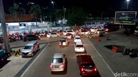 Pelabuhan Merak sendiri hanya menerima limpahan pemudik dari Sumatera pada arus balik. Sebaliknya, saat arus mudik Pelabuhan Merak sibuk untuk melayani penumpang tujuan Sumatera.