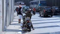Namun, masih banyak pengguna jalan yang membandel.