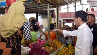 Jokowi tiba di pasar itu pada pukul 09.57 WIB (Foto: Muchlis Jr - Biro Pers Sekretariat Presiden).