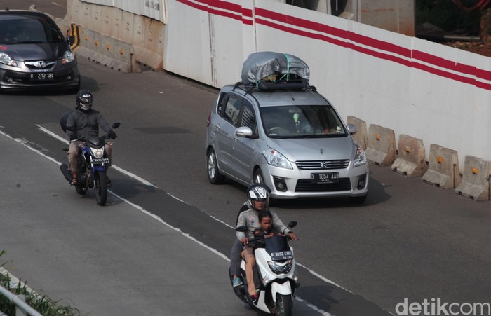 Para pemudik mulai kembali ke Jakarta usai merayakan lebaran bersama keluarga di kampung halaman. Puncak arus balik mudik 2019 ini diprediksi terjadi hari ini.