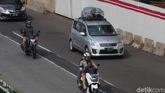 Jangan Asal Taruh Barang di Atap Mobil saat Mudik, Bahayanya Merusak Kontruksi Kendaraan Jangan Asal Taruh Barang di Atap Mobil saat Mudik, Bahayanya Merusak Kontruksi Kendaraan