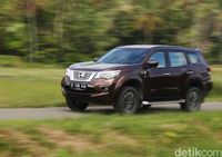 Kegagahan Nissan Terra Membelah Keindahan Sumatera