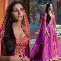 Michael yang banyak berdiskusi dengan sutradara film Aladdin Guy Ritchie menjelaskan, kostum-kostum yang dirancangnya berusaha sebisa mungkin menggambarkan sebuah film fantasi. Maka gaun-gaun Jasmine pun dibuat dengan warna-warna terang dan dipercantik bebatuan hingga bordiran mewah. Foto: Istimewa