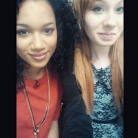 Tidak ada yang percaya kami kembar karena aku putih dan Maria berkulit hitam. Bahkan ketika kami pakai baju yang sama, kami tetap tidak terlihat seperti adik-kakak. Ketika kami kenalan dengan orang baru, mereka tak percaya kami kembar dan ingin melihat akta kelahiran kami untuk membuktikan kami benar-benar kembar, ucap Lucy kepada ITV. Foto: dok. Instagram @mariaaylmer