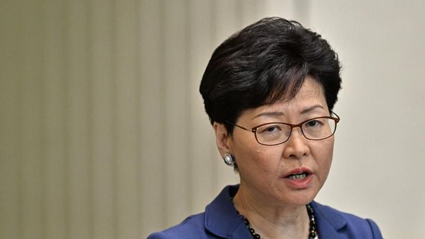 Kepala Eksekutif Hong Kong Carrie Lam dituntut untuk mundur oleh para demonstran.