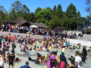 Pengunjung Kolam Cibolang Melonjak Selama Libur Lebaran