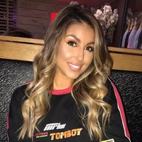 John Stones bertemu dengan Olivia Naylor ketika wanita 30 tahun tersebut sedang mengandung anak dari pria lain. Keduanya pun dikabarkan berkencan saat Olivia melahirkan bayi laki-lakinya. Foto: Instagram @olivianaylormua