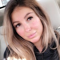 Olivia ketika itu sedang hamil dan mereka menemukan bahwa mereka punya teman-teman yang sama. Mereka adalah pasangan yang terlihat serasi dan bahagia, kata sumber. Foto: Instagram @olivianaylormua