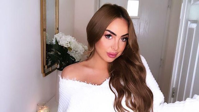 Emily Dorrell berambisi jadi bintang reality TV hingga rela operasi plastik. Foto: Instagram/@emiweexo Emily Dorrell berambisi jadi bintang reality TV hingga rela operasi plastik. Foto: Instagram/@emiweexo