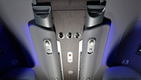 Bahkan ada sistem hiburan onboard yang tak kalah dari pesawat komersil. Di dalam helikopternya juga ada WiFi! (Aribus)