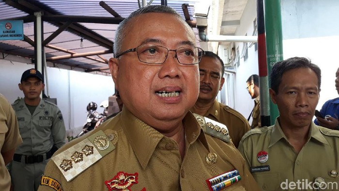 Bupati Bantul, Suharsono melakukan inspeksi di kantor-kantor pelayanan umum di Bantul pasa libur lebaran, (10/6/2019).