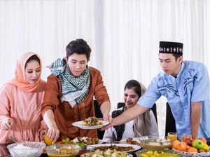 4 Doa Selesai Makan dan Adabnya yang Bisa Diamalkan Muslim