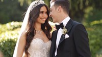 Sosok Amine Gulse, ia adalah Miss Turki tahun 2014. Beberapa kali ia juga membintangi film serian Turki. Dan kini ia resmi menjadi istri Mesut Ozil. Foto: Instagram@gulseamine
