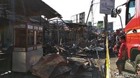Kondisi pasar Ujungberung luluh lantak usai kebakaran yang terjadi Minggu (9/6/2019) malam. Sejumlah bangunan hancur.