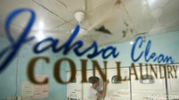 Jaksa Clean Coin Laundry ini tetap buka sejak libur Lebaran hingga hari ini.