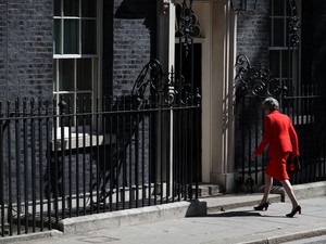 Para Pesaing yang Ingin Menggantikan Theresa May Mulai Bertarung
