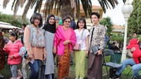 Suasana penuh nuansa Bhinneka Tunggal Ika dalam halal bihalal diaspora Indonesia di Perth. Dari busana muslim, batik dan baju daerah (Elis Zuliati Anis/Istimewa)