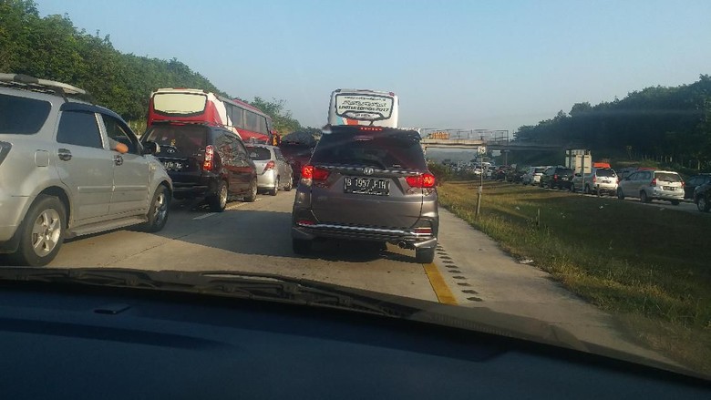 Balik dari Banyumas ke Tangerang, Yanti Terjebak Macet dan Bermalam di Jalan Balik dari Banyumas ke Tangerang, Yanti Terjebak Macet dan Bermalam di Jalan